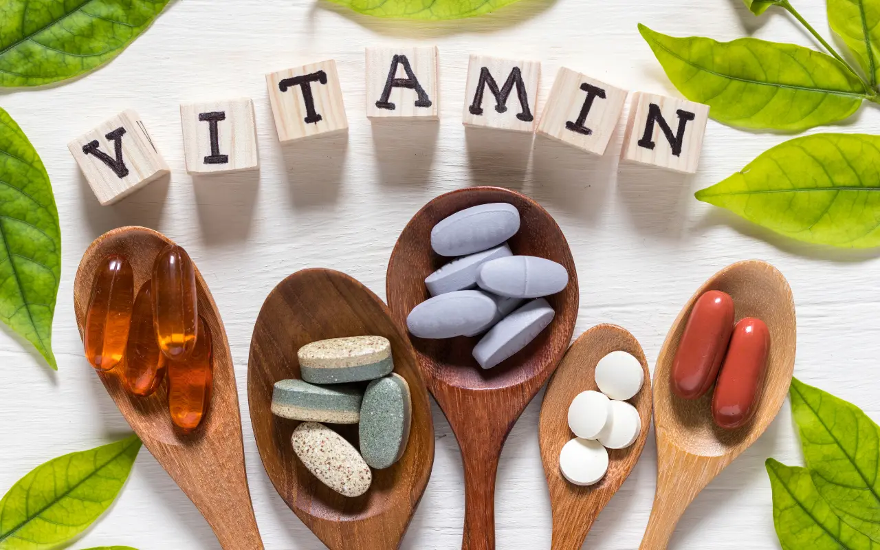 The Root Rg3 vs Vitamin Tổng Hợp: Nên Bổ Sung Gì Khi Cơ Thể Suy Nhược? 2 The Root Rg3 vs Vitamin Tổng Hợp_ Vitamin tổng hợp