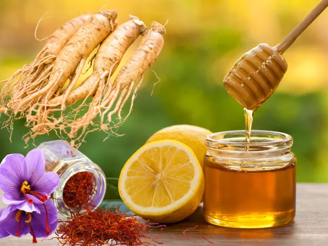Sâm tươi ngâm mật ong và nhụy hoa nghệ