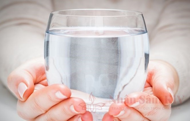 Uống nước đúng cách bí quyết giúp bôi trơn khớp