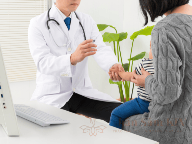 Dấu hiệu cảnh báo trẻ đề kháng yếu