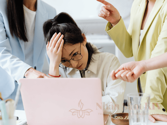 Áp lực KPI khiến không khí công sở trở nên căng thẳng hơn